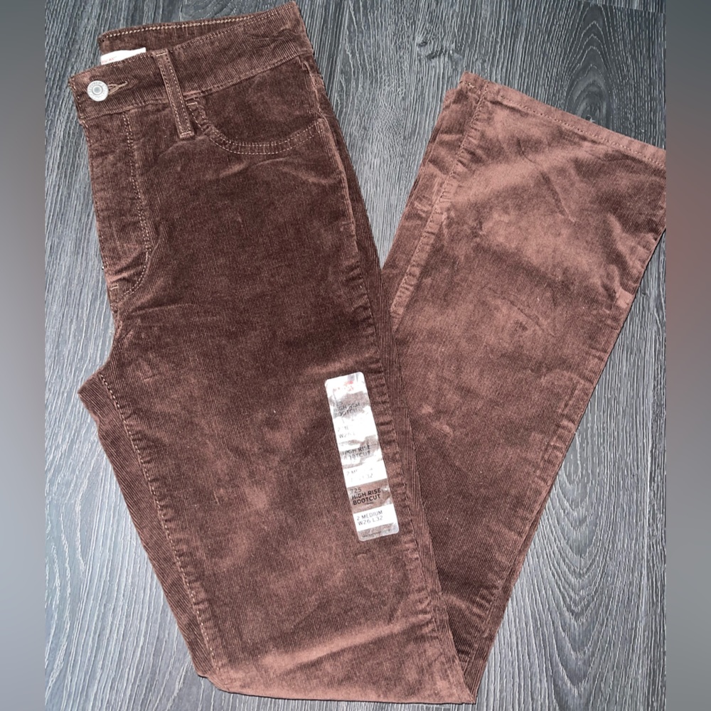 Women’s Levi’s 725 high rise boot cute corduroy jeans size 26x32 (size 2 medium)